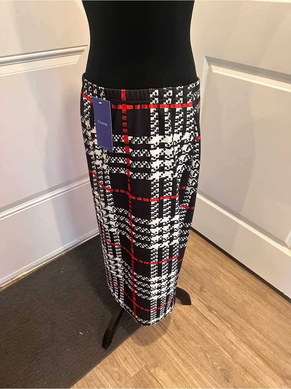 Plaid Pencil Skirt in Black, White & Red - Picture 2 of 8